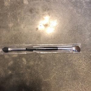 Younique Angled shadow brush